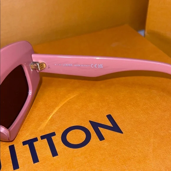 Loewe LW40114I Mauve Sunglasses  SOLD OUT IN STORES! - Picture 3 of 12